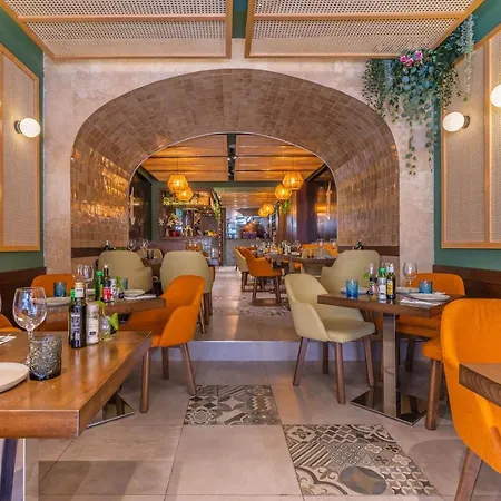 44 With Twin Beds & Kitchenette At The New Olo Living Saint Julian's